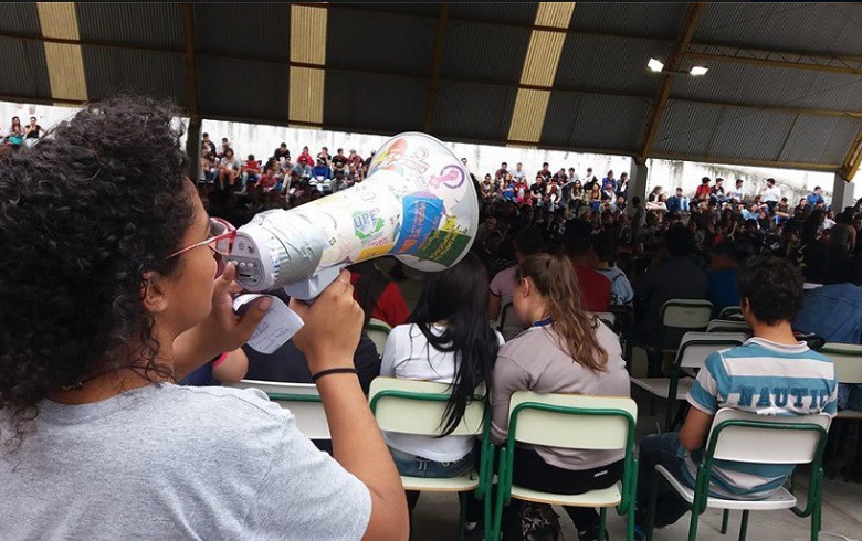 Em todo o país, 1.047 escolas estão ocupadas, 845 no Paraná; estudantes protestam contra medidas do governo Temer