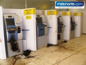 Caixas eletrônicos do Banco do Brasil de São Pedro do Piauí foram arrombados com maçaricos  roubadoe todo o dinheiro