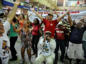 Dia do Samba foi comemorado com festa na Central do Brasil, no Centro do Rio de Janeiro