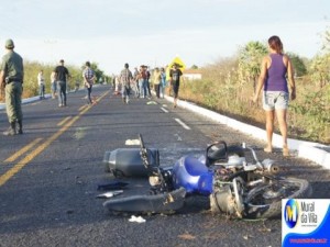 Moto destruída e pedaços de corpo pelo chão: cena virou rotina nas rodovias do país