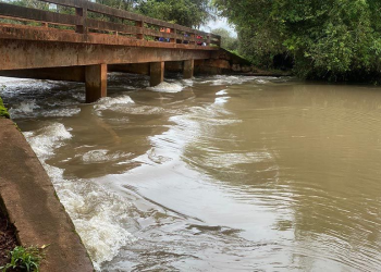 Rio Marataoan se aproxima da cota de inundação na cidade de Barras