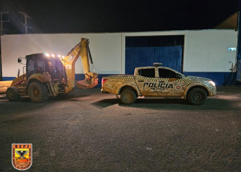 Quadrilha que roubava retroescavadeiras de obras é presa no Pernambuco