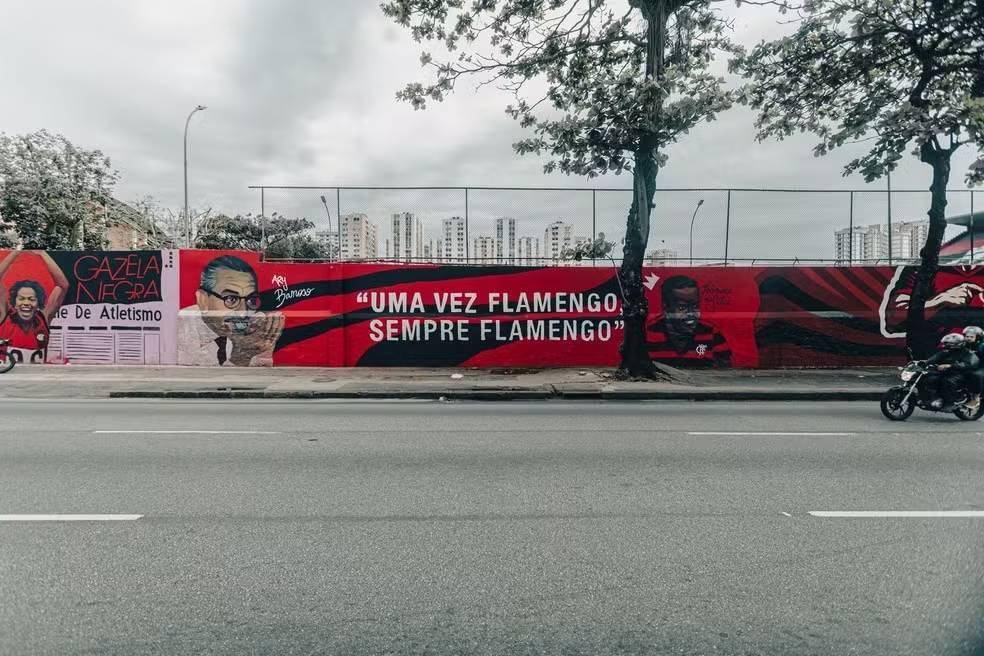 flamengo-faz-mural-na-gavea-com-elementos-da-historia-do-clube-foto-mariana-sa-flamengo_76ec114d844ce709206a702b26848d8271939d15.jpg