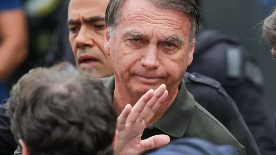 Filhos de Bolsonaro não conseguem entender que a lei deve ser igual para todos